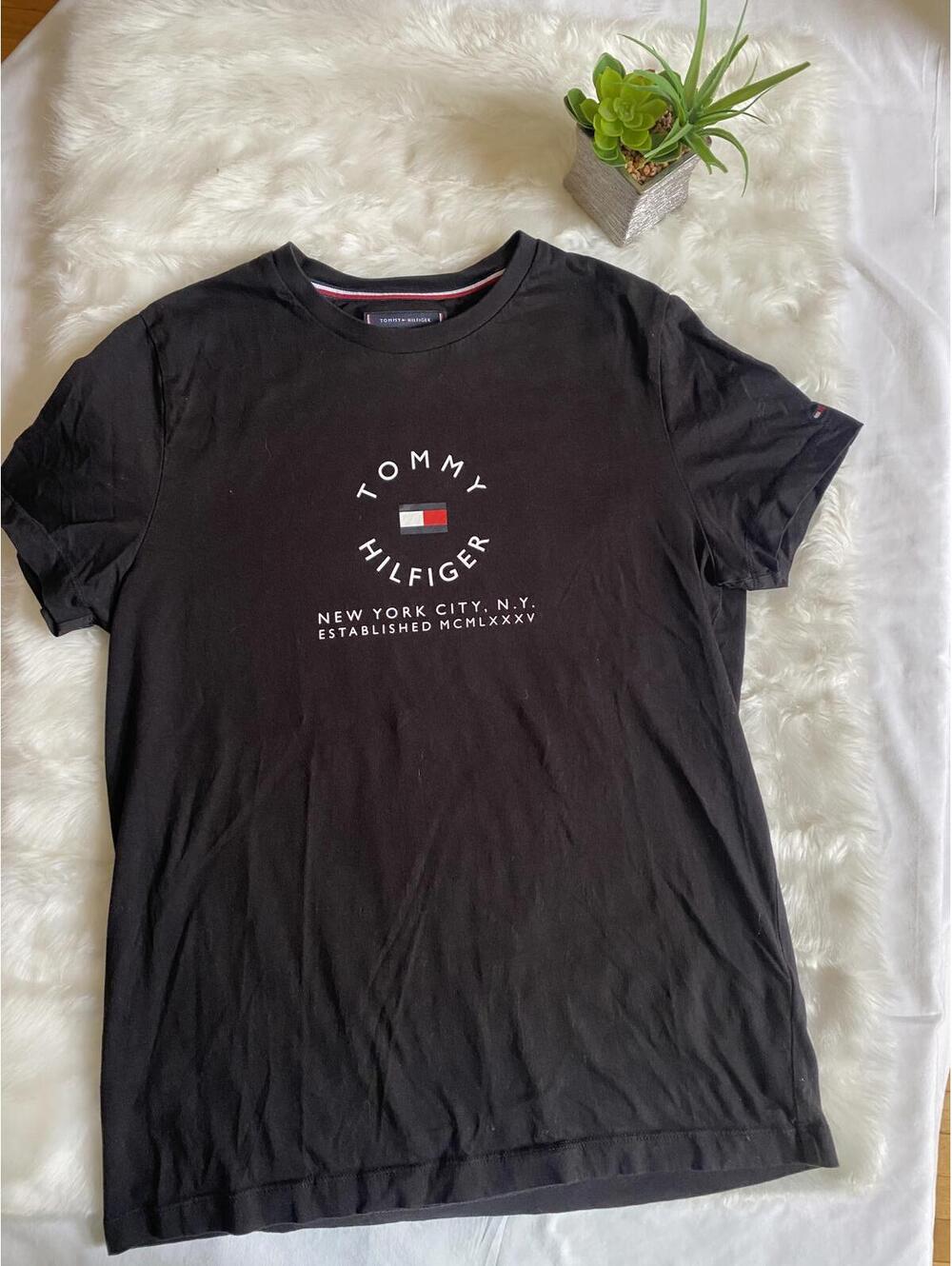 Tommy Hilfiger Black Logo T-Shirt Size Medium